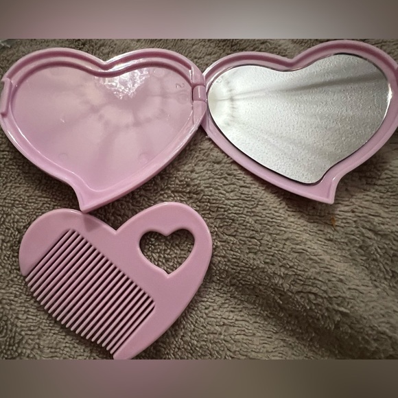 Hello Kitty Heart Shaped Mirror and Comb Combo - Picture 5 of 8